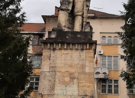 romania/baia-mare/landmark/miner-s-statue