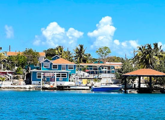 the-bahamas/eleuthera/landmark/boater-s-haven-bar-grill-convenience-store