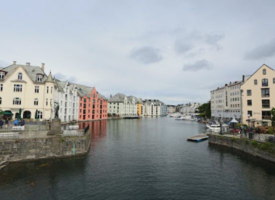 norway/alesund/landmark/the-art-nouveau-town
