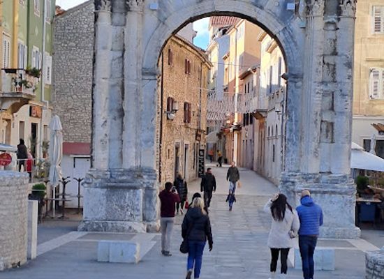 croatia/pula/landmark/city-market-building