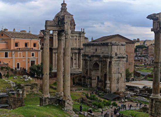 italy/lazio/landmark/temple-of-vespasian-and-titus
