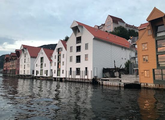 norway/bergen/bryggen/landmark/famous-wharf-skuteviksbrygge