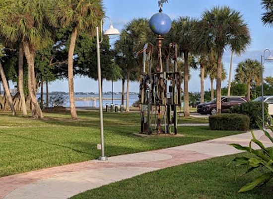 florida/sun-coast/landmark/manatee-observation-and-education-center
