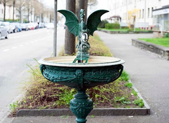 switzerland/basel/landmark/basilia-basiliskenbrunnen-burgefelderstrasse