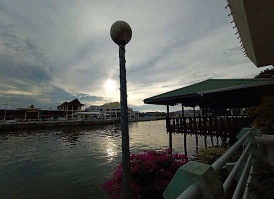 brunei/mukim-labu/landmark/jabatan-daerah-temburong