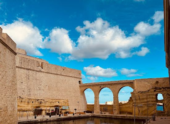 malta/birgu/landmark/auberge-d-italie