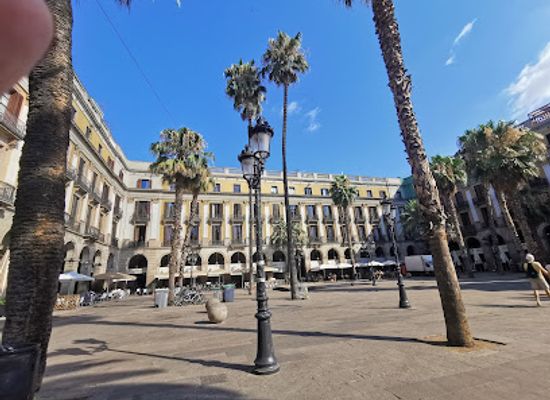 spain/barcelona/landmark/placa-reial