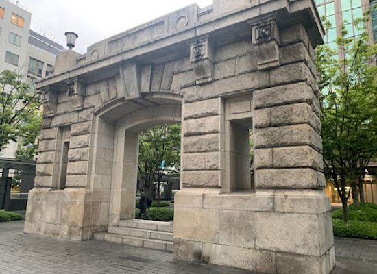 japan/osaka/umeda/landmark/old-osaka-mainichi-shimbun-osaka-headquarters-old-building-entrance-entrance-porch