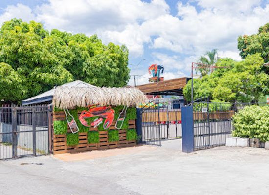 jamaica/liguanea-plains/landmark/lucky-crab-seafood-bar-and-grill