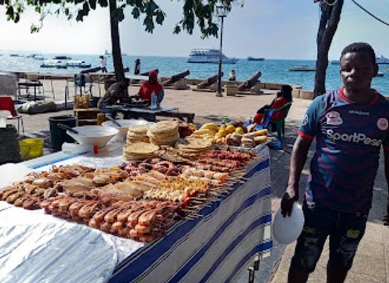 tanzania/stone-town/forodhani-gardens/landmark/night-food-market