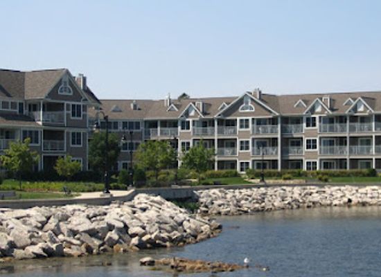 wisconsin/sturgeon-bay/landmark/bridgeport-waterfront-resort