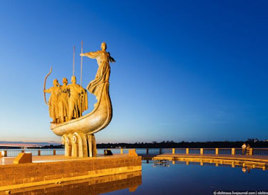ukraine/polesia/landmark/kyiv-founders-monument