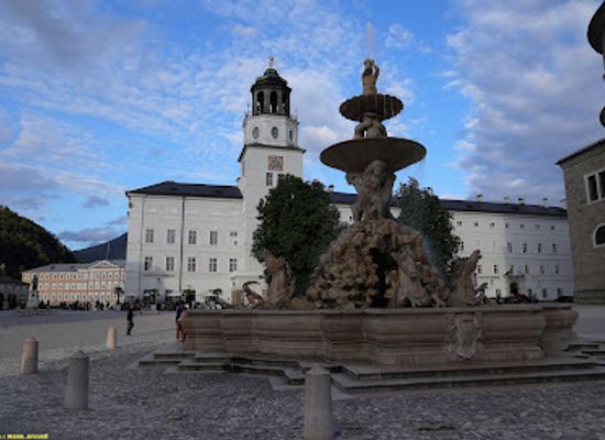 austria/salzburg/lehen/landmark/residenzbrunnen
