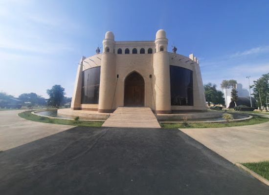uzbekistan/qarshi/landmark/vatanparvarlar-bog-i