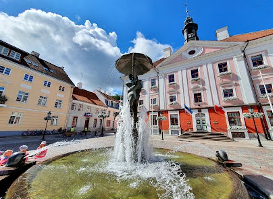 estonia/tartu/landmark/town-hall-square
