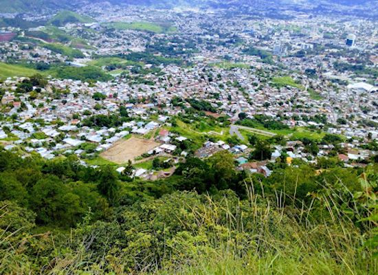 honduras/sula-valley/landmark/parque-el-picacho