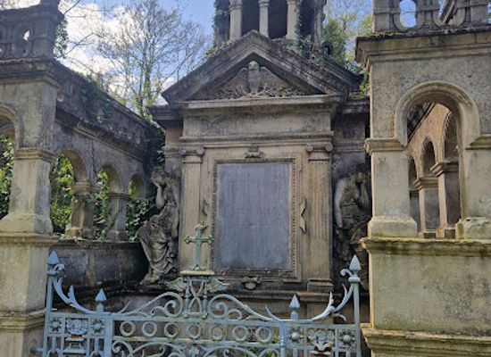 france/amiens/landmark/tombe-de-jules-verne