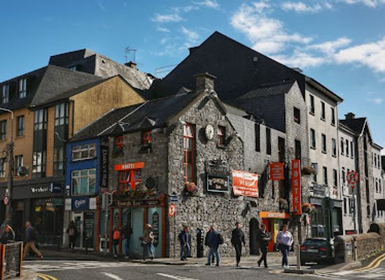 ireland/galway/landmark/eyre-square