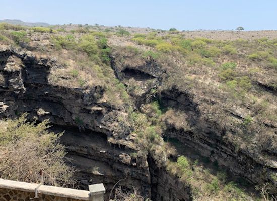oman/dhofar-region/landmark/sink-hole