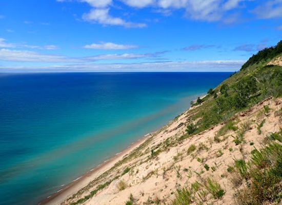 michigan/sleeping-bear-dunes-national-lakeshore/landmark/sleeping-bear-tour-co