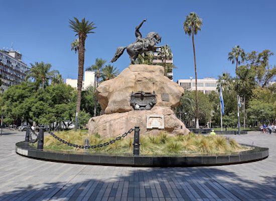 argentina/mendoza/landmark/plaza-san-martin