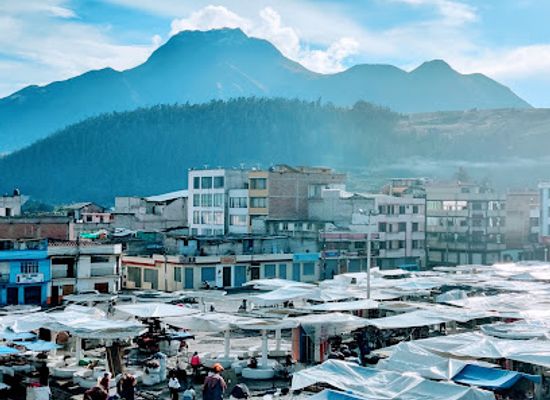 ecuador/cotopaxi-region/landmark/plaza-de-ponchos