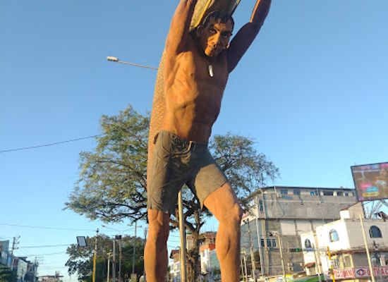 peru/ucayali/landmark/monumento-al-paichetero