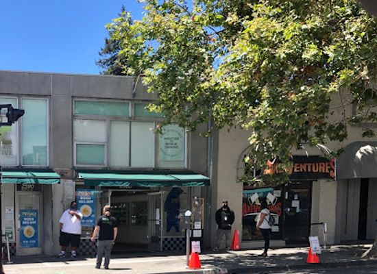 california/berkeley/telegraph-avenue/landmark/axeventures-axe-throwing-berkeley
