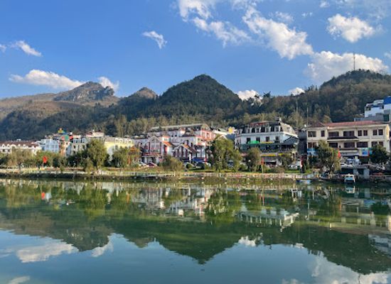 vietnam/sapa/landmark/quang-truong-ho-sa-pa