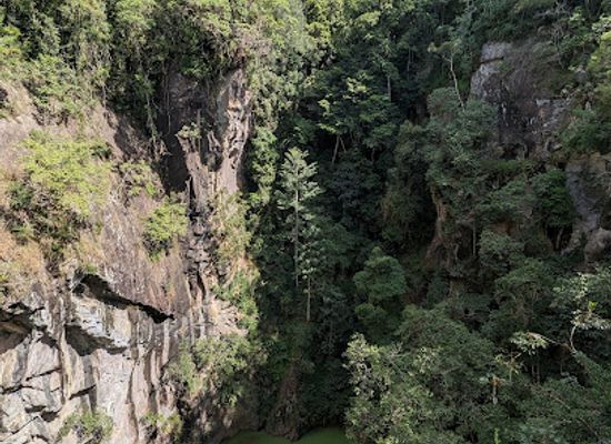 australia/atherton-tablelands/landmark/mount-hypipamee-crater