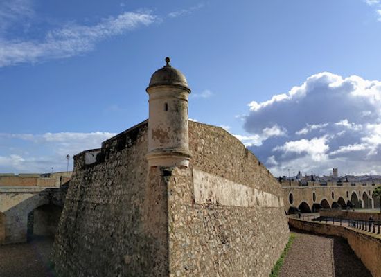 spain/badajoz/landmark/puerta-de-palmas-bridgehead