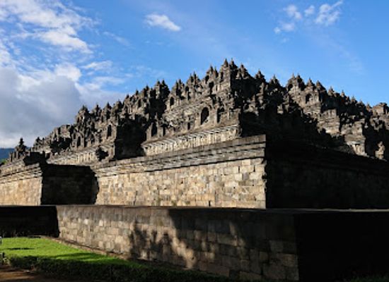 indonesia/borobudur/landmark/borobudur-unique-art-gallery-indonesia