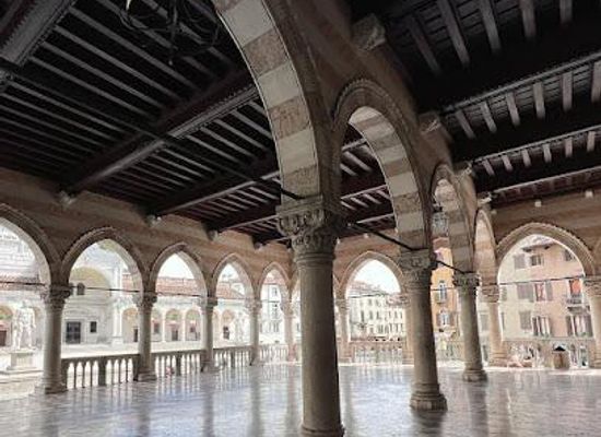 slovenia/nova-gorica/landmark/loggia-del-lionello