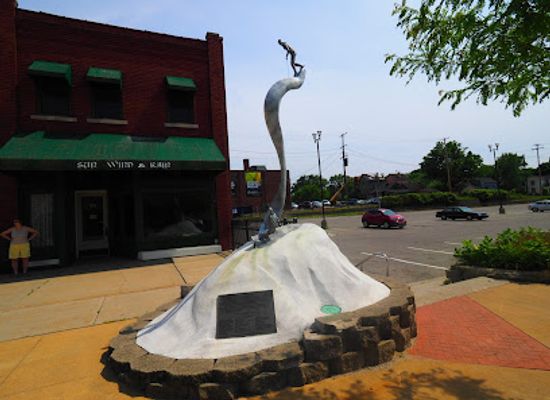 michigan/muskegon/landmark/birth-of-snurfer-and-snowboarding-historical-landmark
