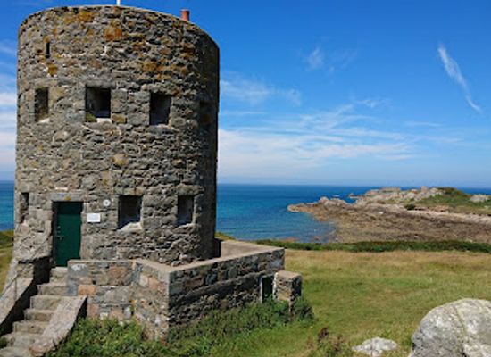 guernsey/jerbourg-point/landmark/loophole-tower-no-5-l-ancresse