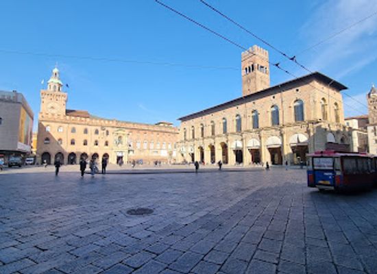 italy/bologna/landmark/piazza-maggiore