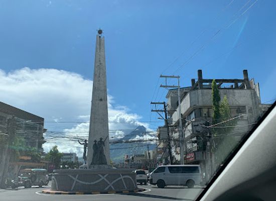 philippines/legazpi/landmark/battle-of-legazpi-pylon