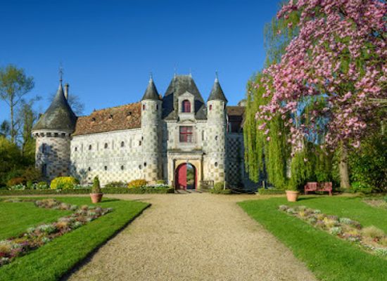 france/normandy-beaches/landmark/chateau-de-saint-germain-de-livet