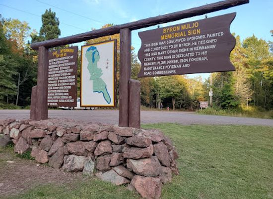 michigan/copper-harbor/landmark/the-beginning-of-u-s-highway-41