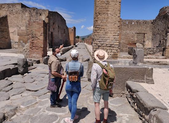 italy/irpinia/landmark/askos-tours-pompeii