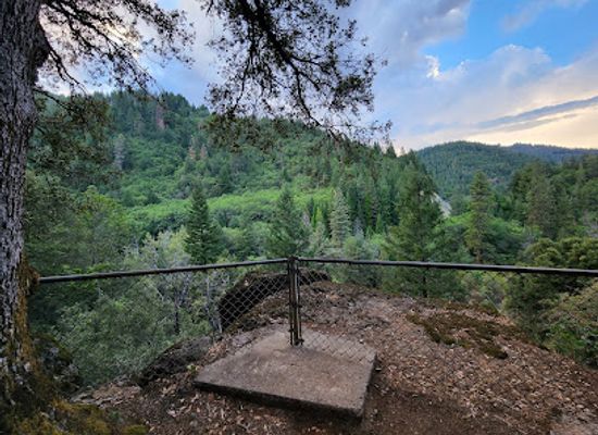 california/shasta-cascade/landmark/lookout-point-at-cave-springs-motel