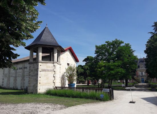 france/aquitaine/landmark/chateau-saint-ahon