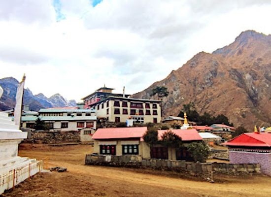 nepal/namche-bazaar/landmark/deboche
