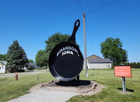 iowa/central-iowa/landmark/iowa-s-largest-frying-pan