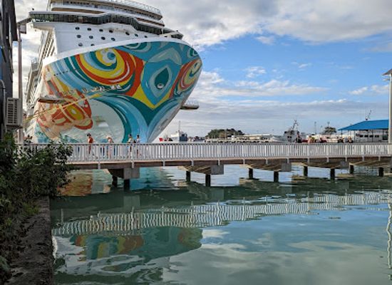 antigua-and-barbuda/devil-s-bridge/landmark/heritage-quay-complex