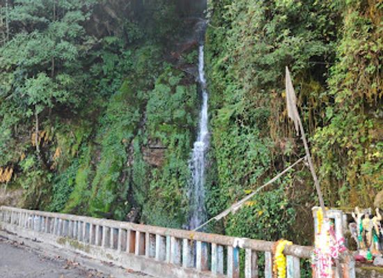 india/darjeeling/batasia-loop/landmark/hima-falls