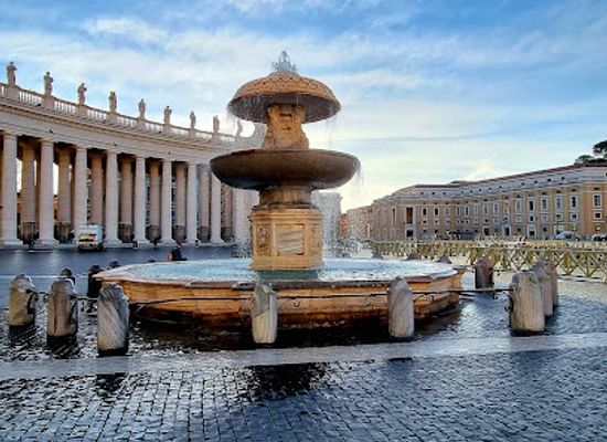 vatican-city/vatican-grottoes/landmark/maderno-fountain