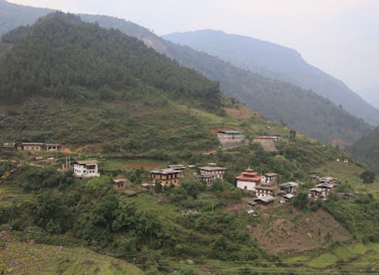 bhutan/tashiyangtse/landmark/gangzur-village
