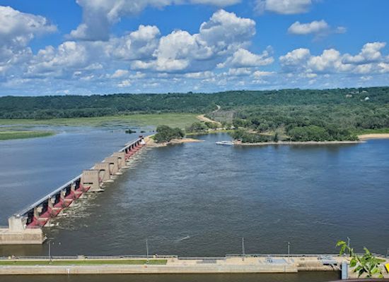 iowa/dubuque/landmark/us-lock-and-dam-no-11