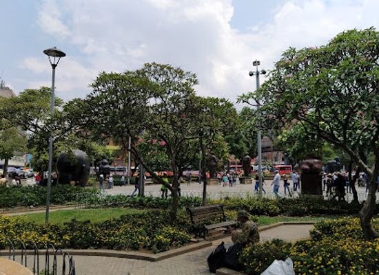 colombia/los-llanos/landmark/plaza-botero-medellin-antioquia